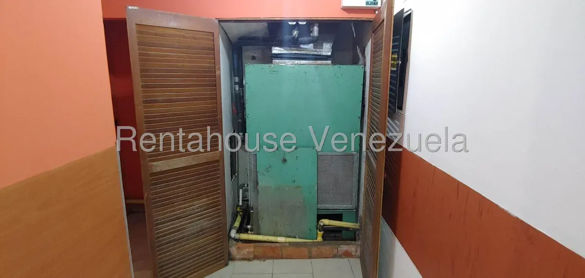 Amplio Local Comercial En VENTA En La Limpia  - 20