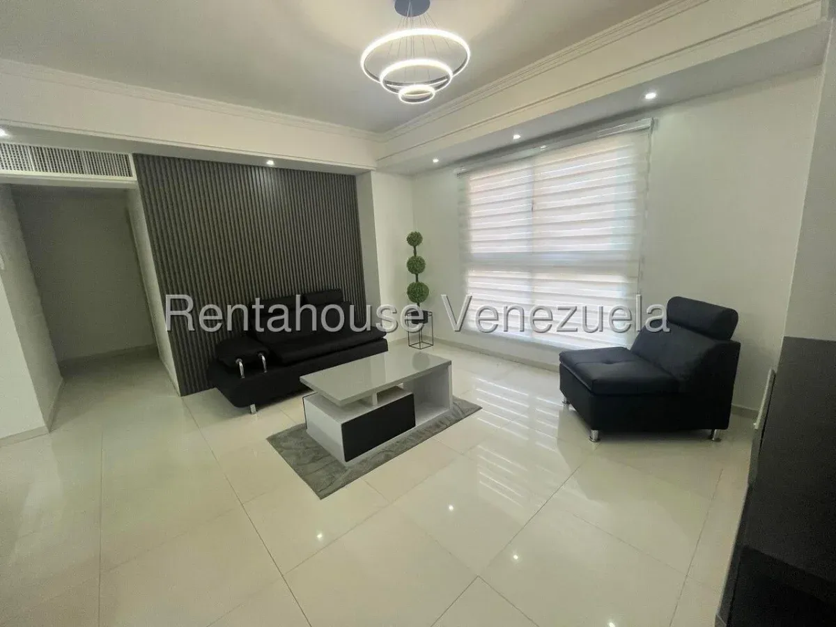 Espectacular Apartamento Totalmente Actualizado En ALQUILER En El Sector La Lago - 2