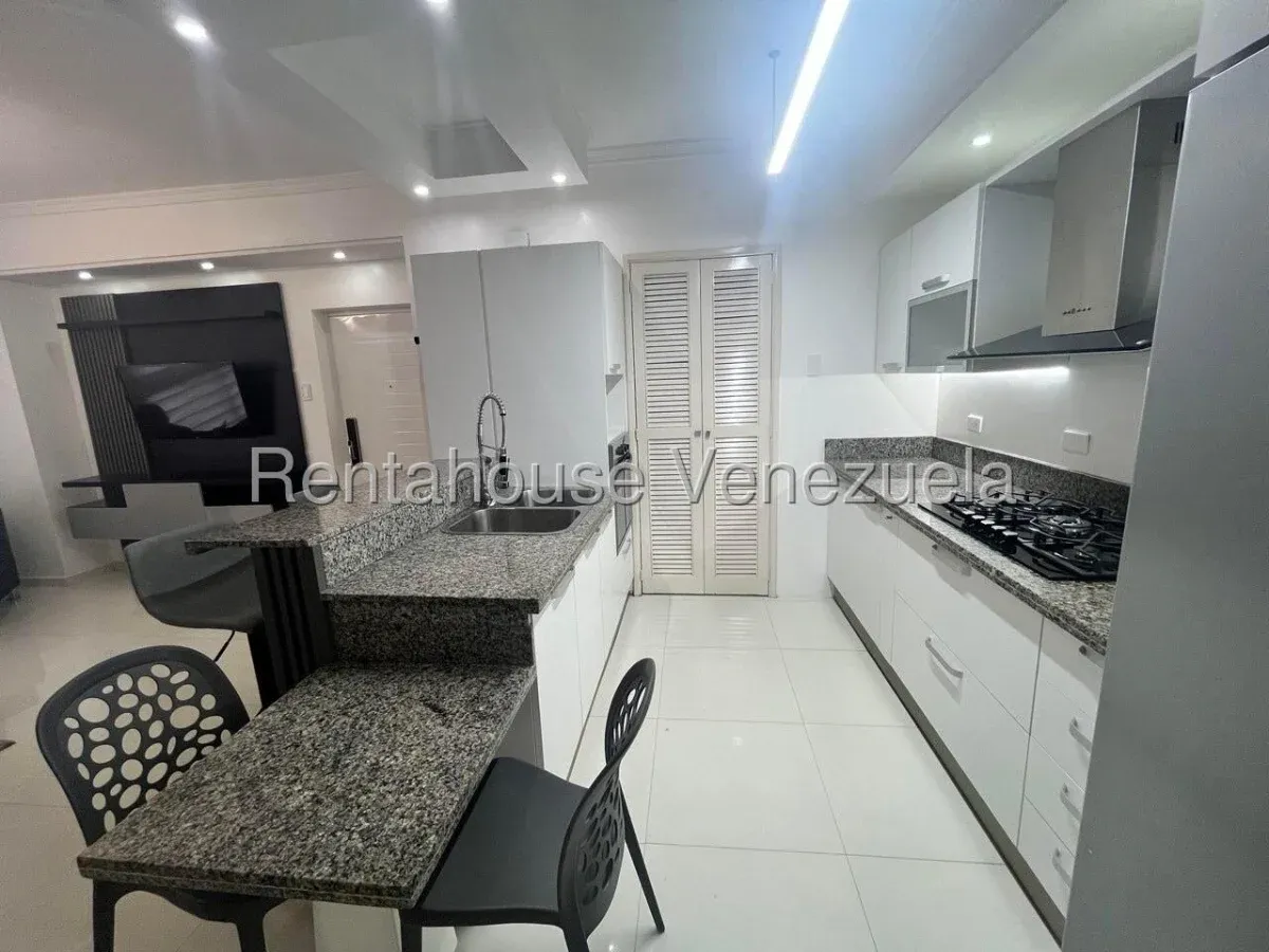 Espectacular Apartamento Totalmente Actualizado En ALQUILER En El Sector La Lago - 10