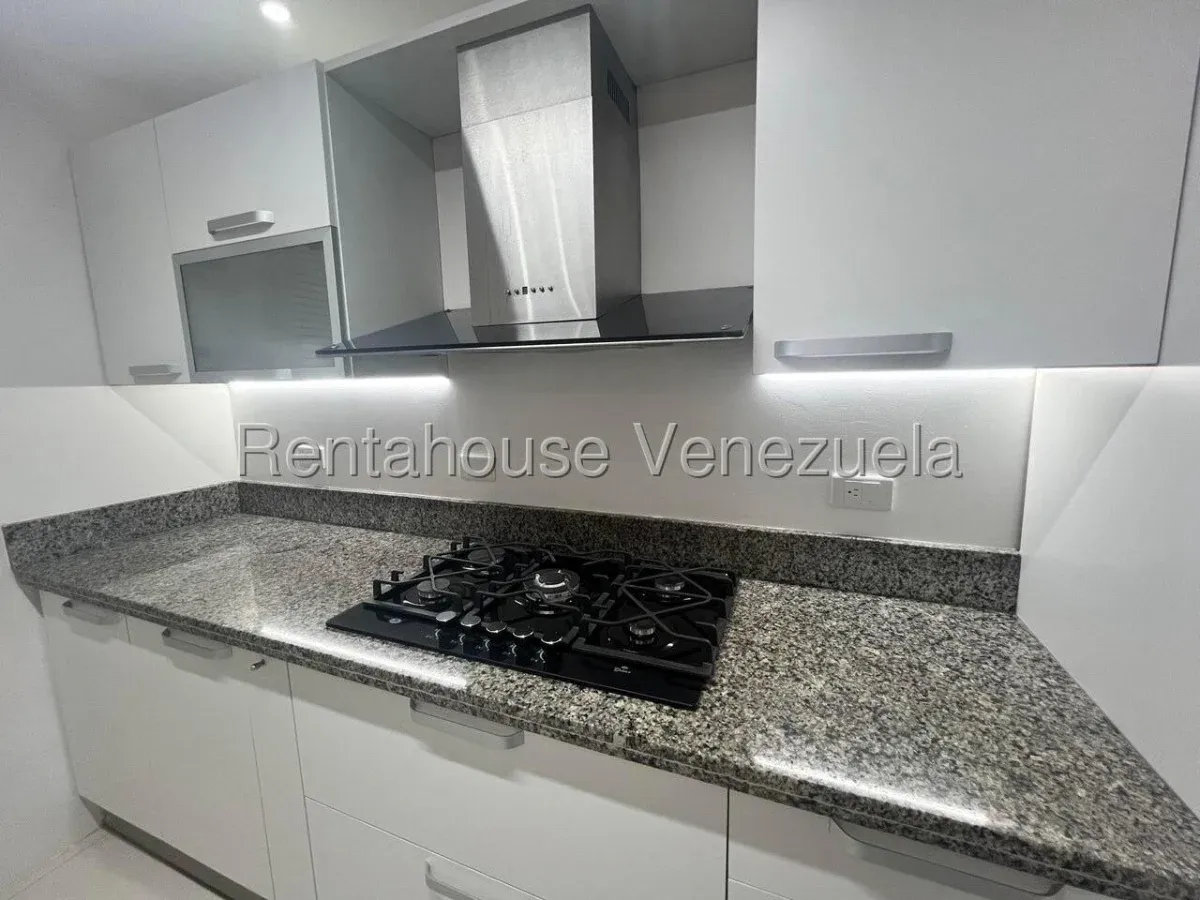 Espectacular Apartamento Totalmente Actualizado En ALQUILER En El Sector La Lago - 14