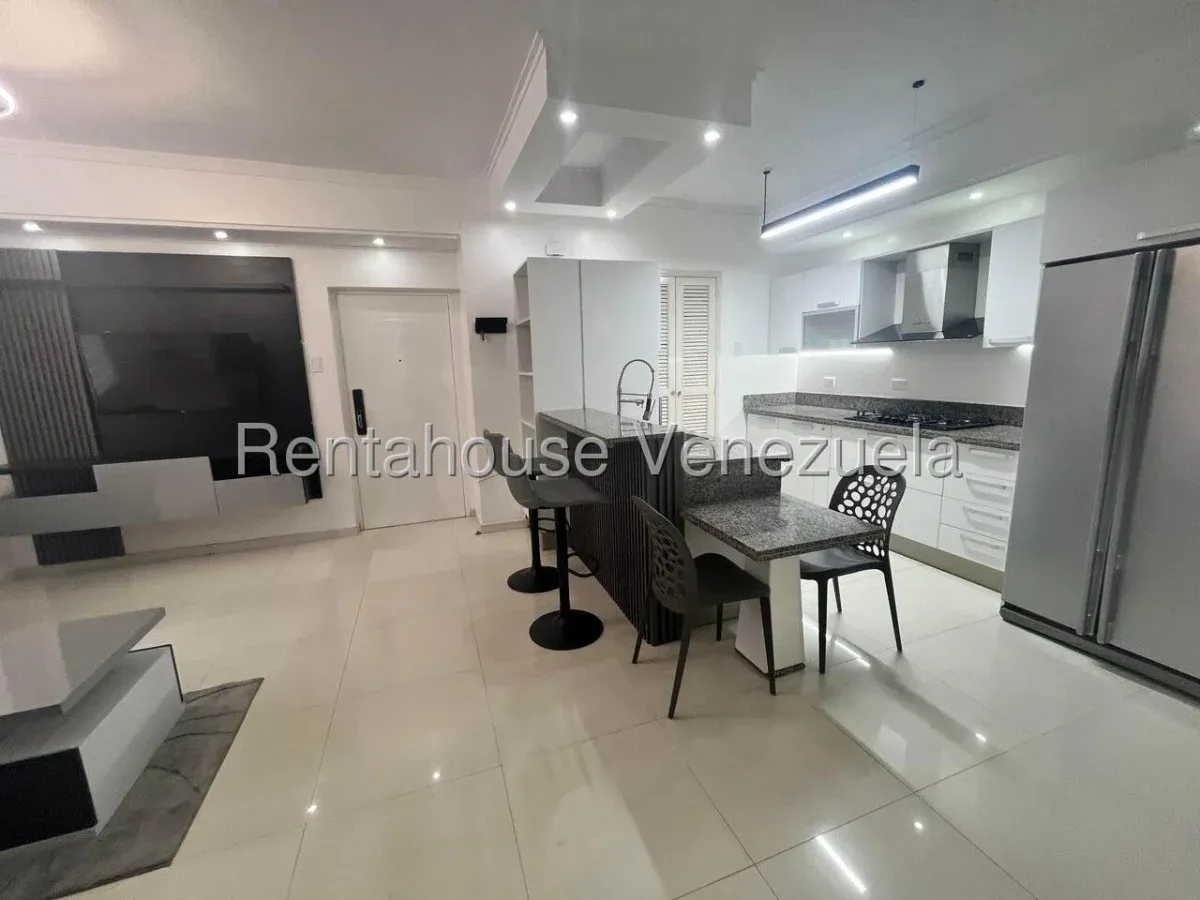 Espectacular Apartamento Totalmente Actualizado En ALQUILER En El Sector La Lago - 17
