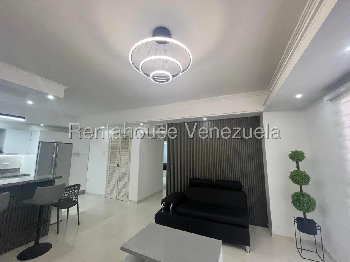 Espectacular Apartamento Totalmente Actualizado En ALQUILER En El Sector La Lago - 19