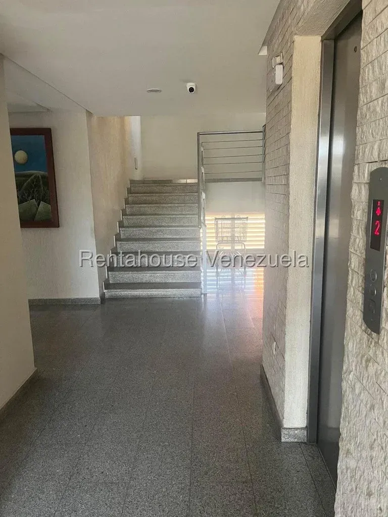 Espectacular Apartamento Totalmente Actualizado En ALQUILER En El Sector La Lago - 20