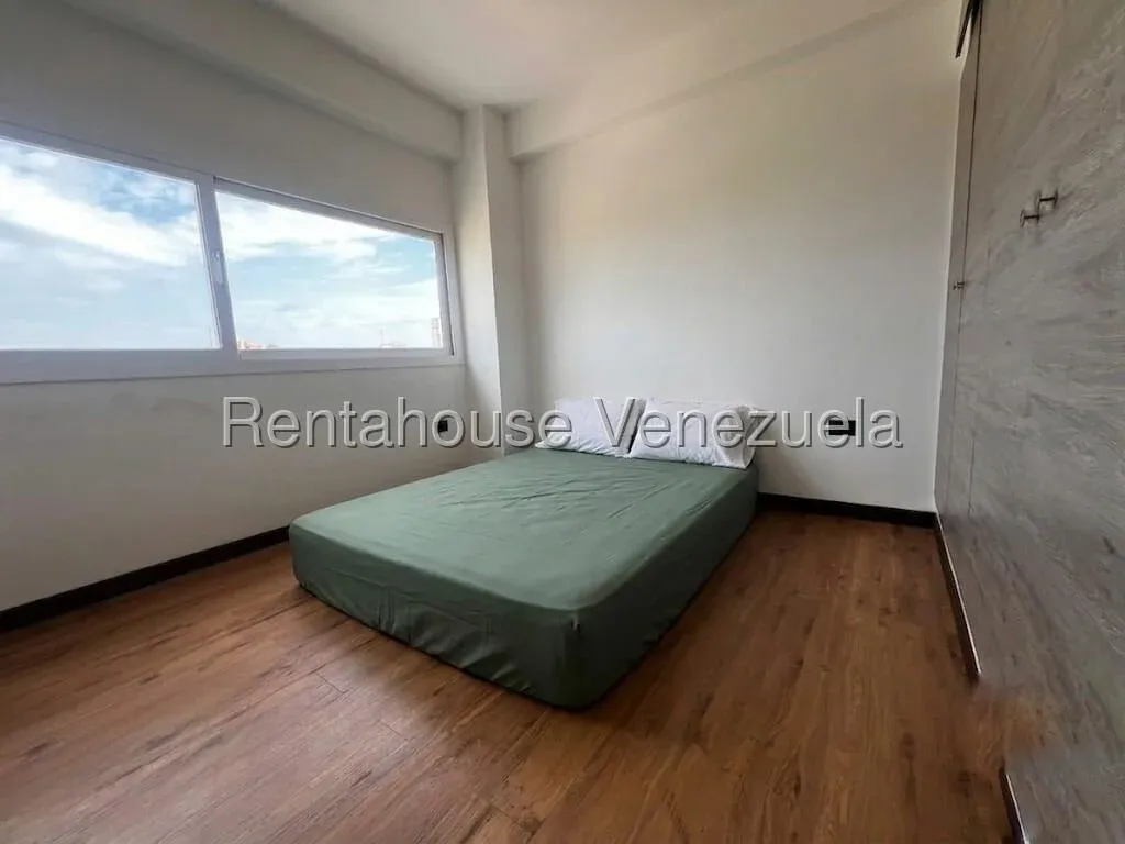 Hermoso Apartamento Con Planta Electrica En La Lago  - 10