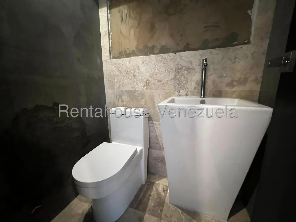 Hermoso Apartamento Con Planta Electrica En La Lago  - 13