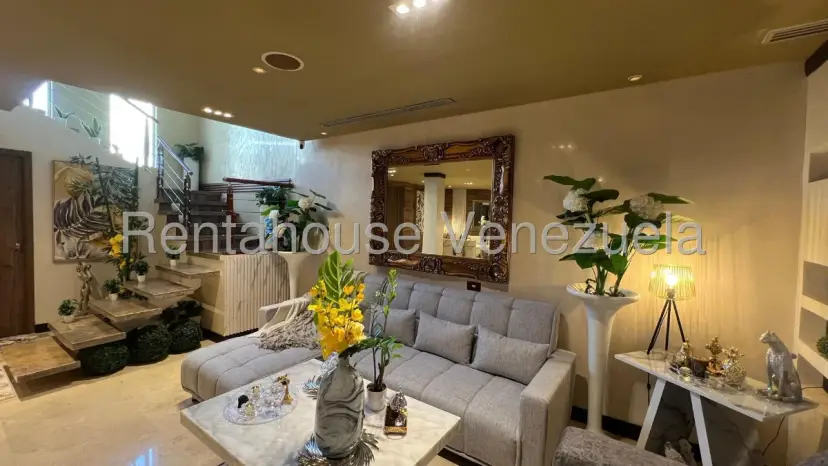 Exclusivo Townhouse de 3 Niveles En ALQUILER En Lago Mar Beach 