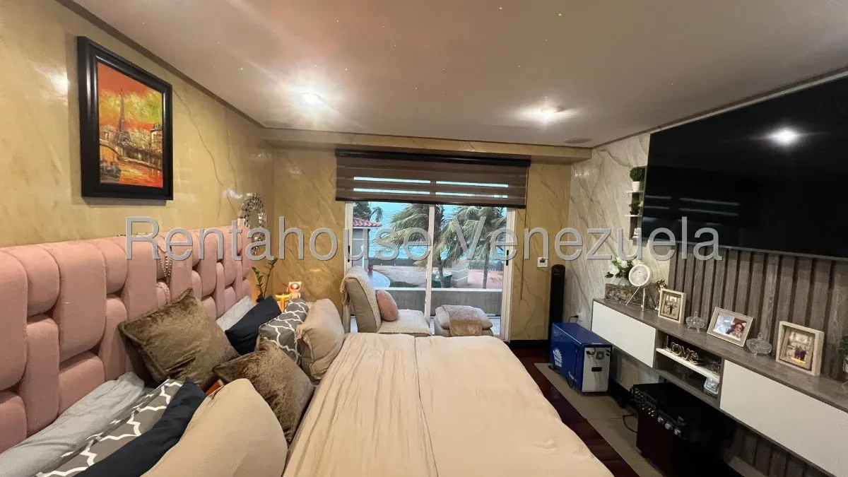 Exclusivo Townhouse de 3 Niveles En ALQUILER En Lago Mar Beach - 9