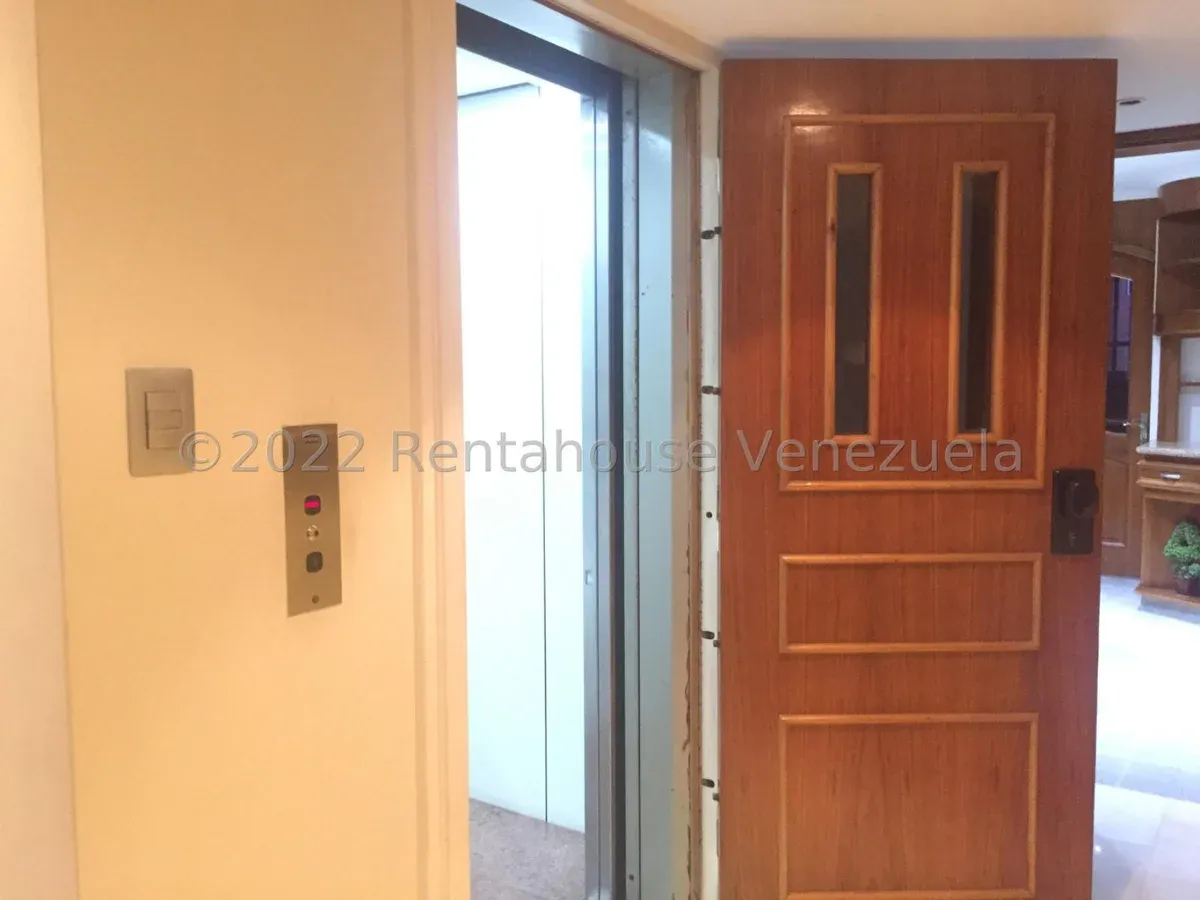 Hermoso Apartamento Con Piscina En VENTA En La Lago  - 15