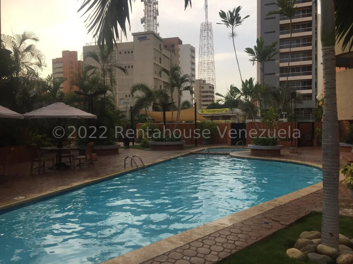 Hermoso Apartamento Con Piscina En VENTA En La Lago  - 17