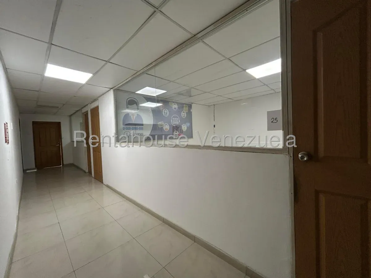 Amplia Casa Comercial Recién Remodelada En ALQUILER En El Sector Paraíso - 4