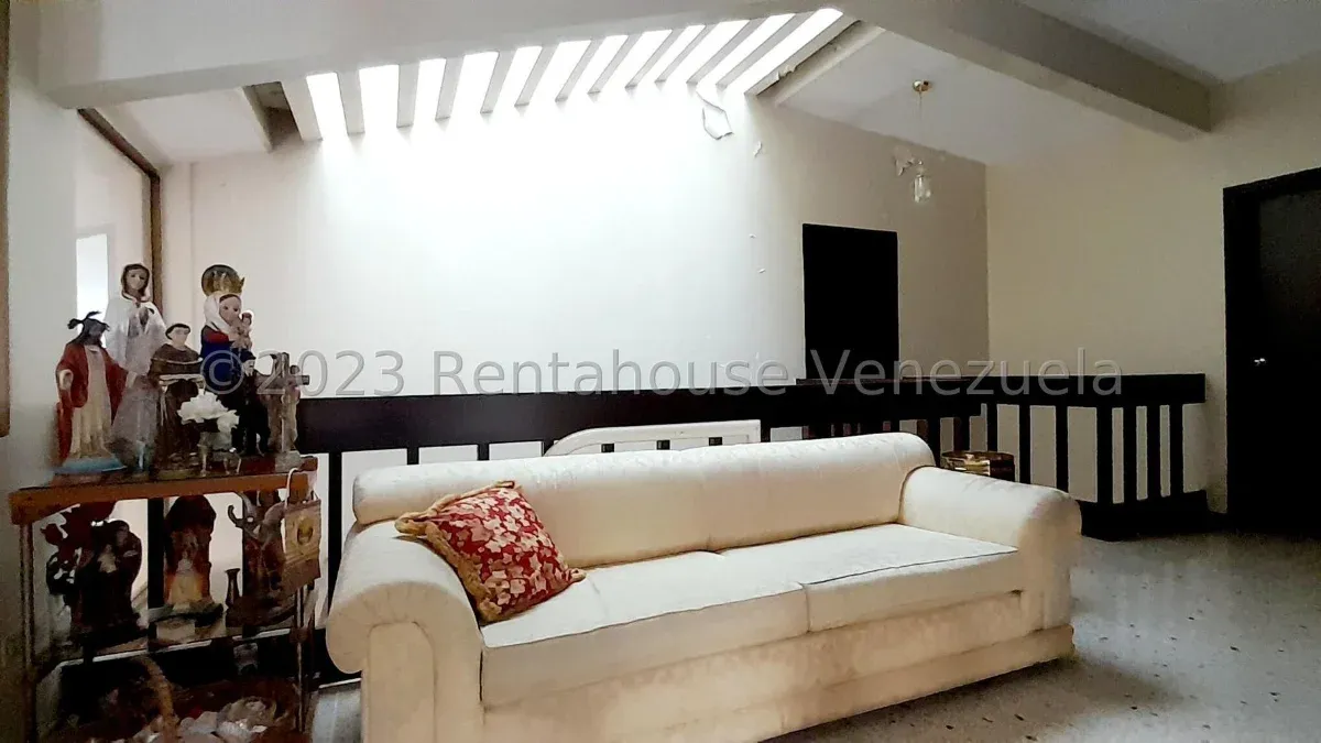 Bella y Amplia Casa En VENTA En La Lago  - 10