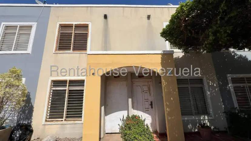Townhouse En Gris En Venta En Camino De La Lagunita 