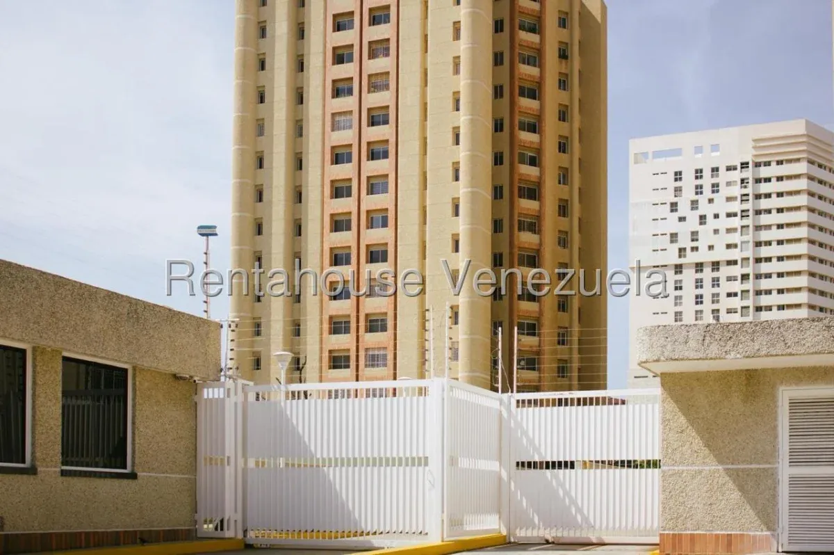 Hermoso Apartamento Con Planta Electrica y Una Hermosa vista al lago En ALQUILER, Sector Don Bosco - 12