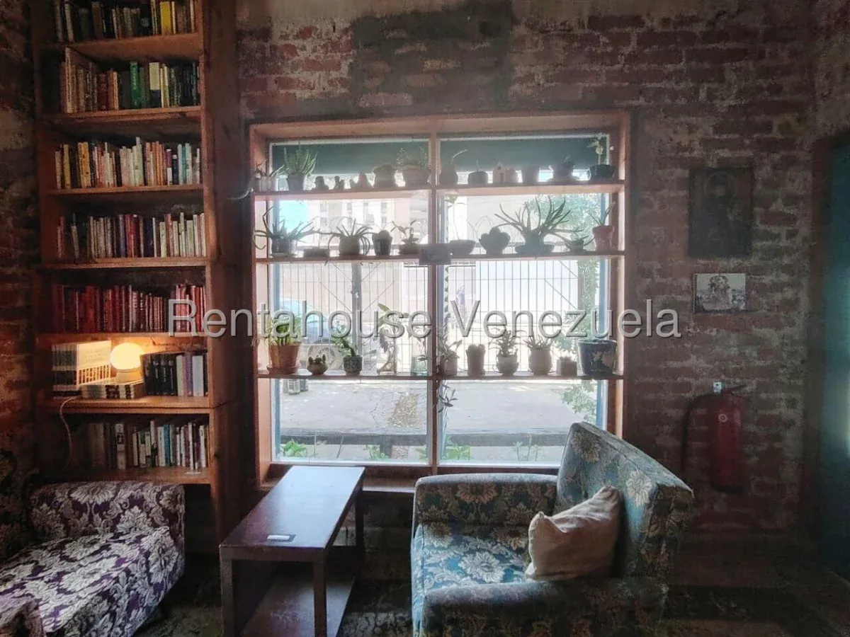 Casa De 2 Plantas Con Estilo Rústico En Venta En Las Mercedes  - 6