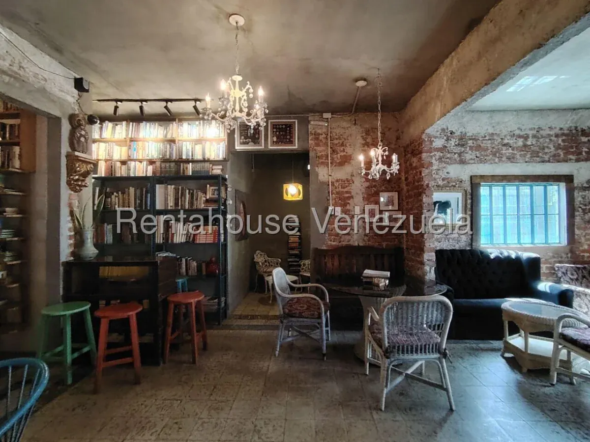Casa De 2 Plantas Con Estilo Rústico En Venta En Las Mercedes  - 7