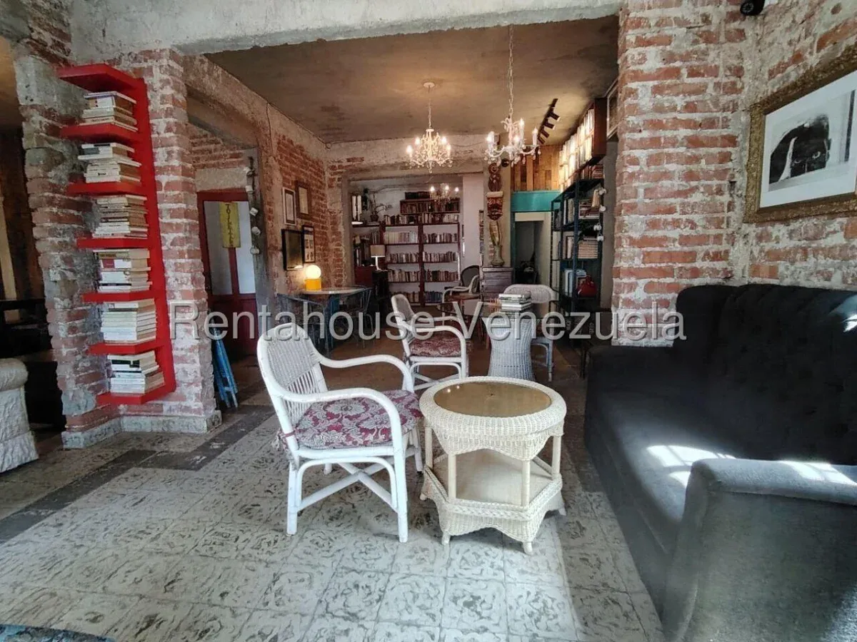 Casa De 2 Plantas Con Estilo Rústico En Venta En Las Mercedes  - 8