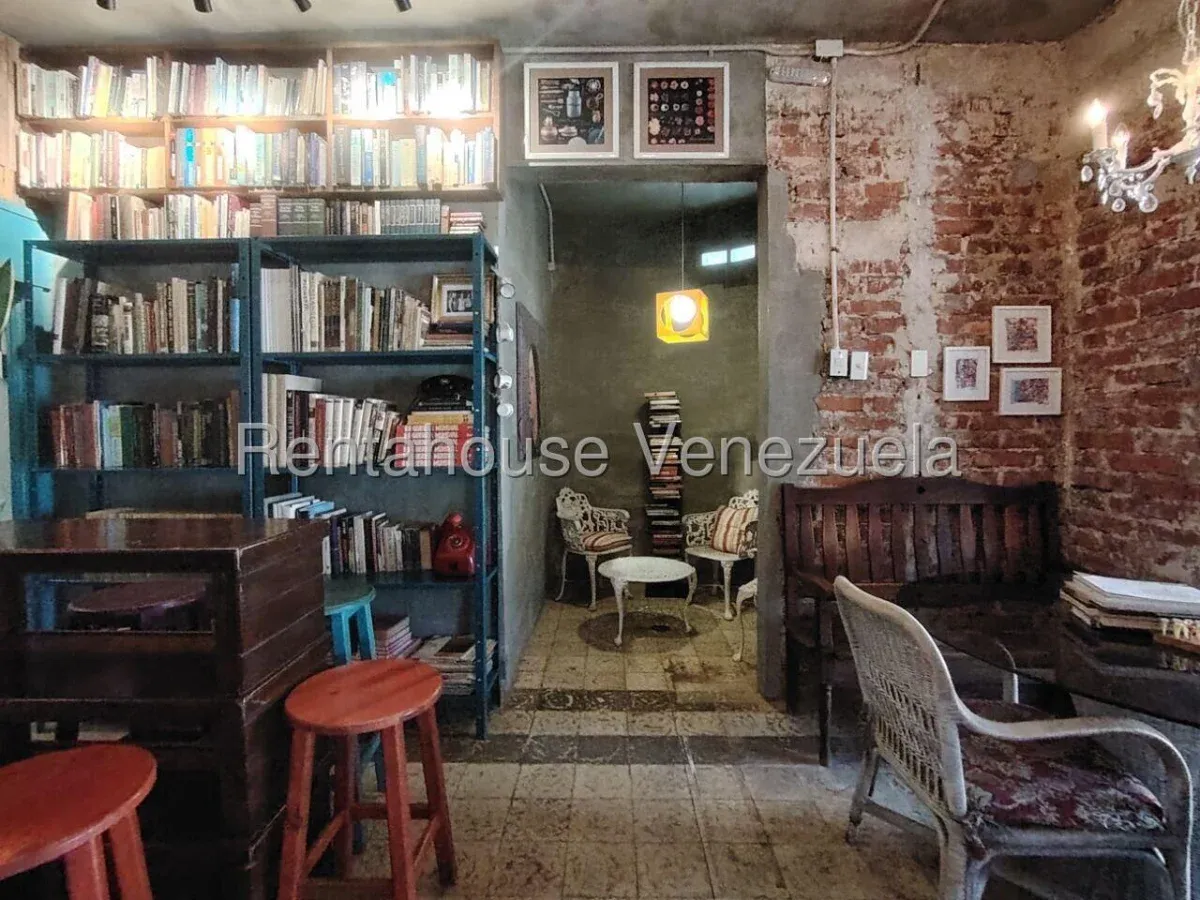 Casa De 2 Plantas Con Estilo Rústico En Venta En Las Mercedes  - 9