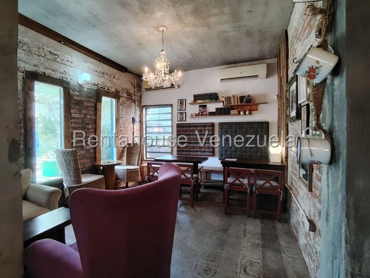 Casa De 2 Plantas Con Estilo Rústico En Venta En Las Mercedes  - 10