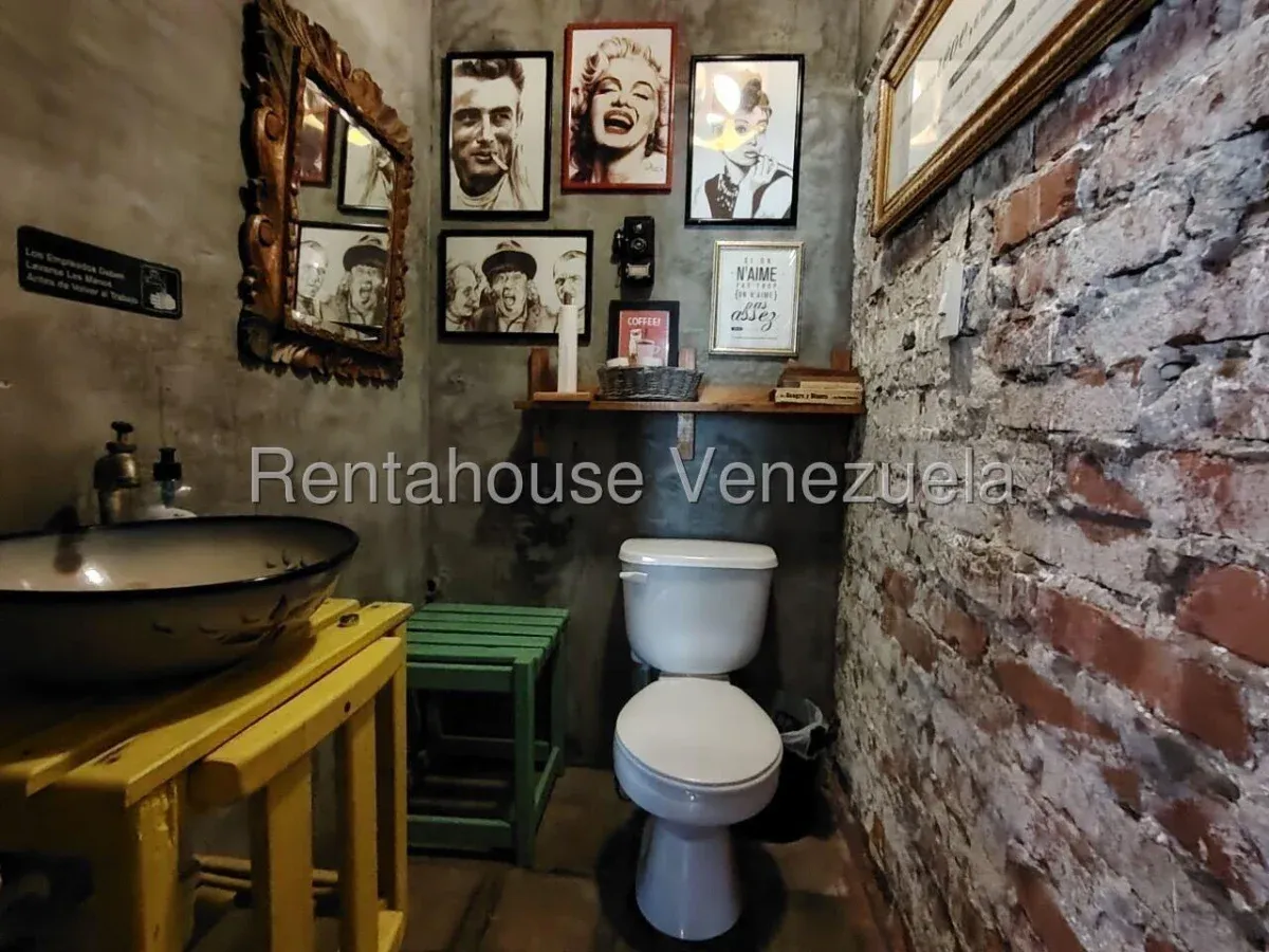 Casa De 2 Plantas Con Estilo Rústico En Venta En Las Mercedes  - 11