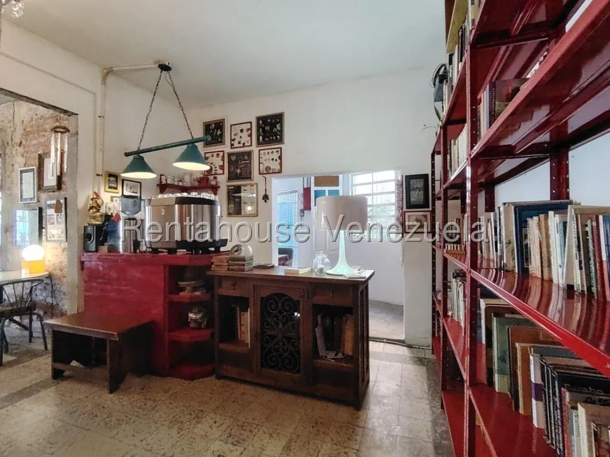 Casa De 2 Plantas Con Estilo Rústico En Venta En Las Mercedes  - 13