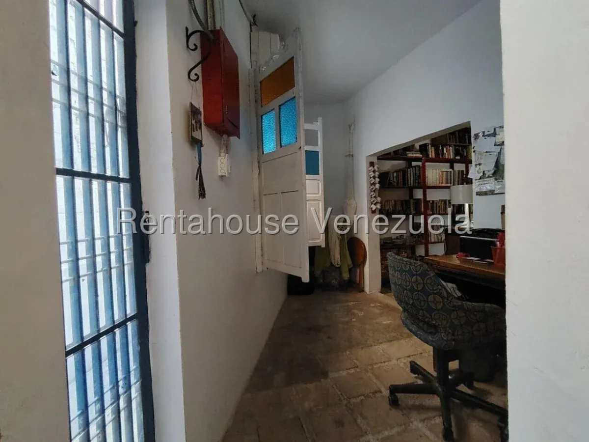 Casa De 2 Plantas Con Estilo Rústico En Venta En Las Mercedes  - 15