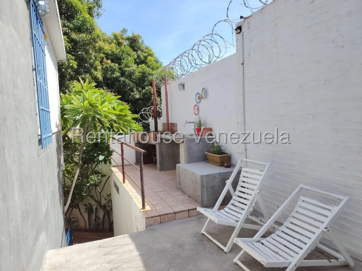 Casa De 2 Plantas Con Estilo Rústico En Venta En Las Mercedes  - 20
