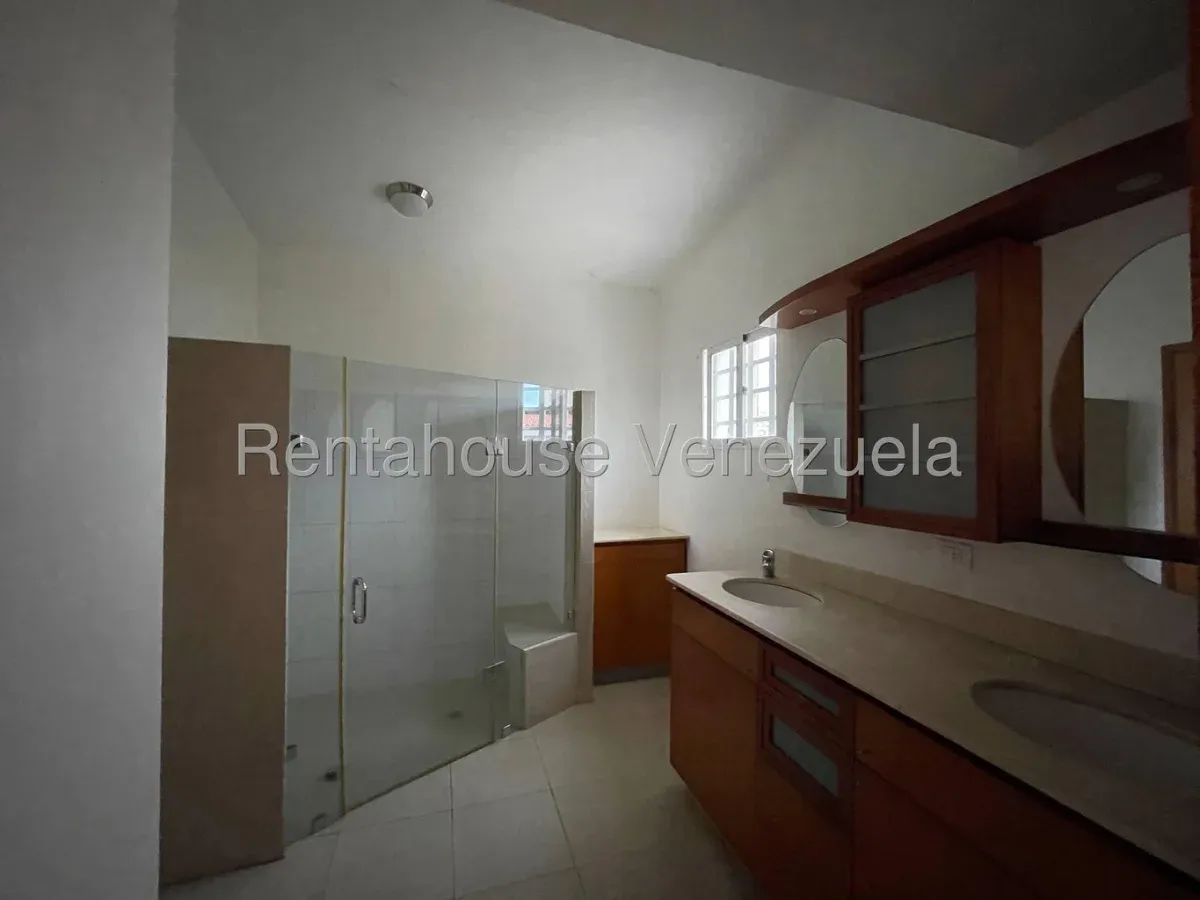 Amplia Casa Quinta Con Potencial Comercial o Residencial En Alquiler En Tierra Negra - 15