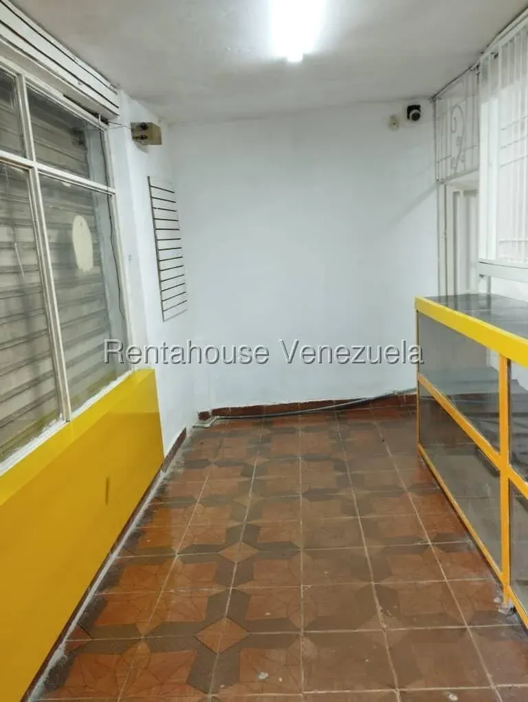 Local Comercial En ALQUILER En Sierra Maestra  - 3
