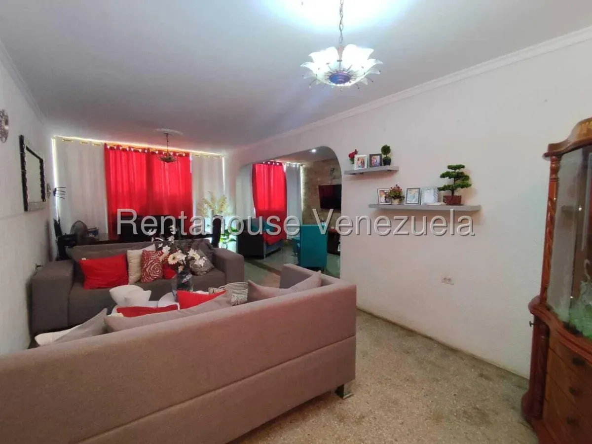 Cómodo Apartamento En Venta En Raul Leoni  - 7