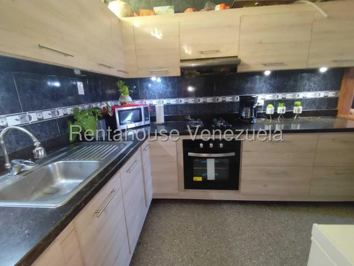 Cómodo Apartamento En Venta En Raul Leoni  - 10