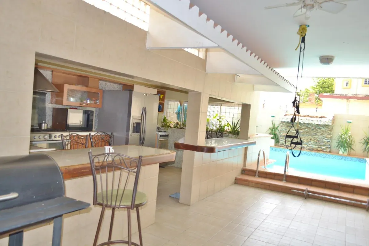 Bella Casa De 2 Palntas En Venta En Monte Claro  - 19