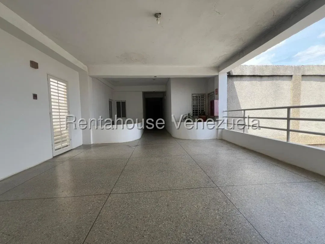 Cómodo Apartamento En Semi Gris En VENTA En La Rotaria  - 2