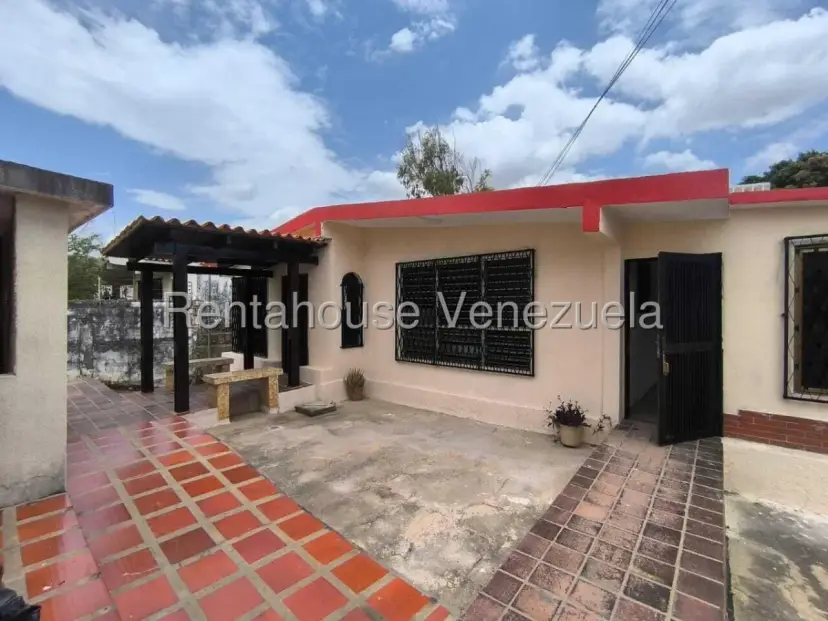 Amplia Casa De 2 Niveles En Venta En Cumbres De Maracaibo 