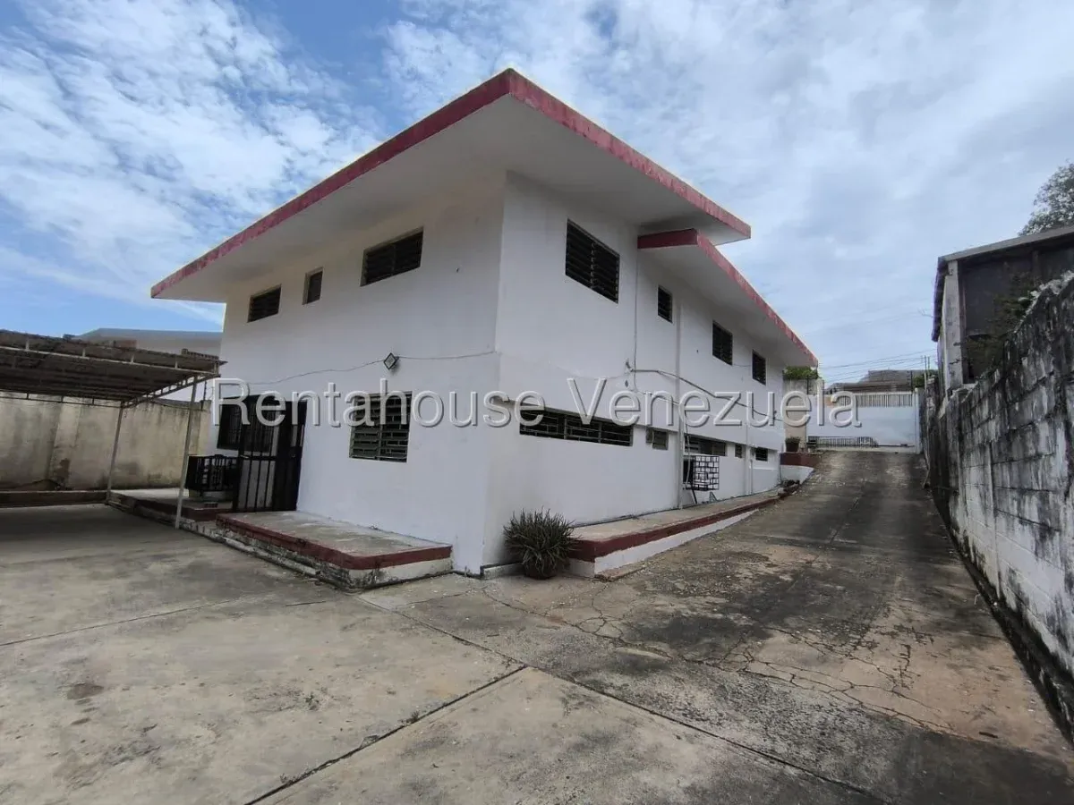 Amplia Casa De 2 Niveles En Venta En Cumbres De Maracaibo  - 2