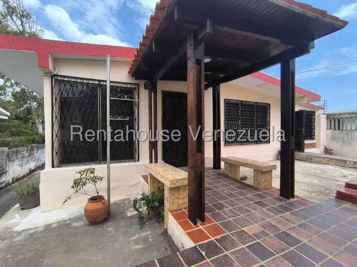 Amplia Casa De 2 Niveles En Venta En Cumbres De Maracaibo  - 3