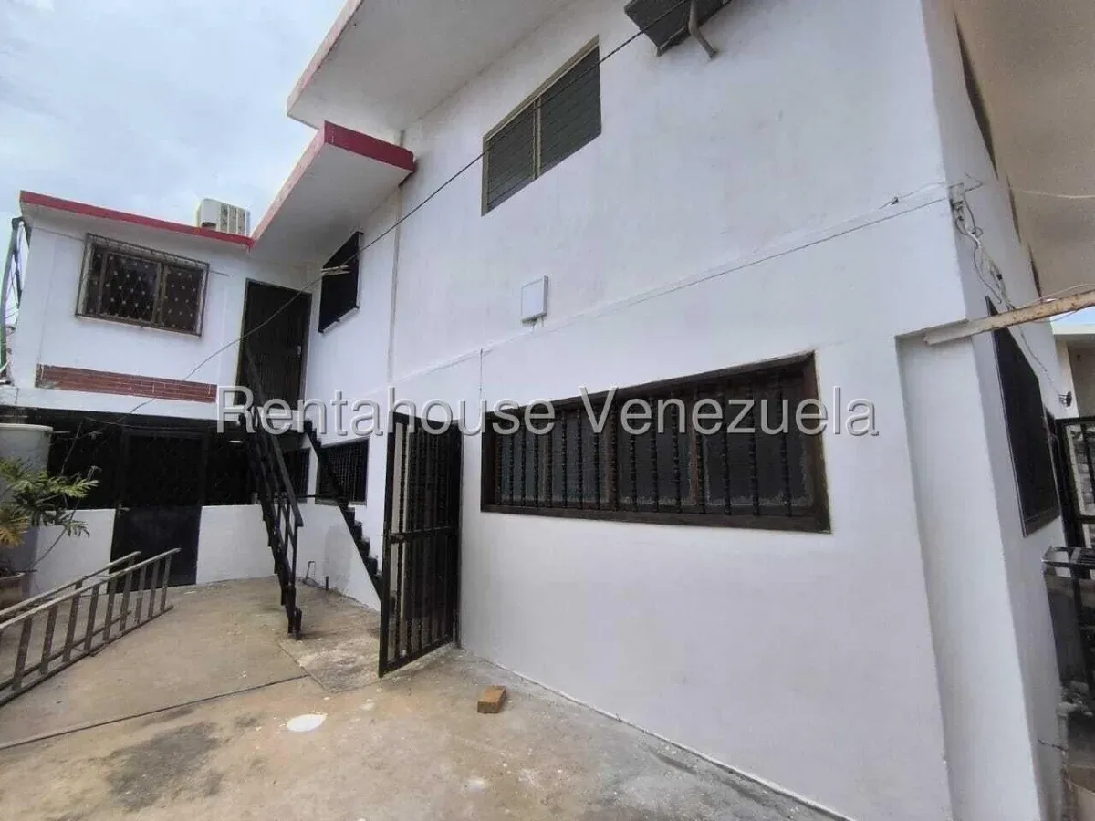 Amplia Casa De 2 Niveles En Venta En Cumbres De Maracaibo  - 16