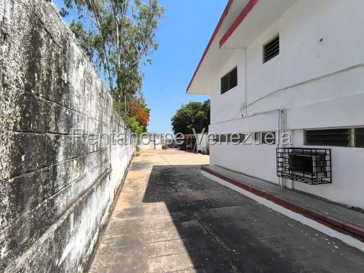Amplia Casa De 2 Niveles En Venta En Cumbres De Maracaibo  - 18