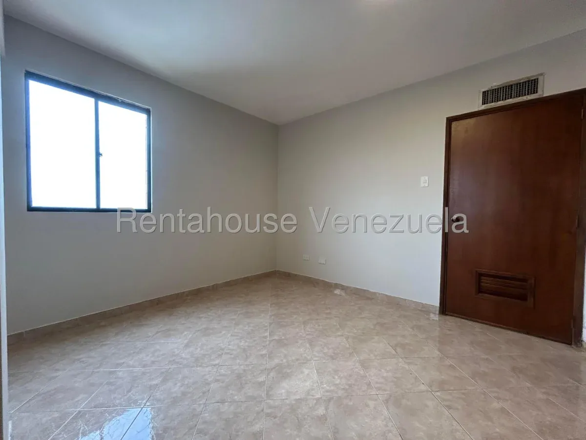 Apartamento Con Pozo Y Planta Eléctrica En Alquiler, Sector Tierra Negra  - 5