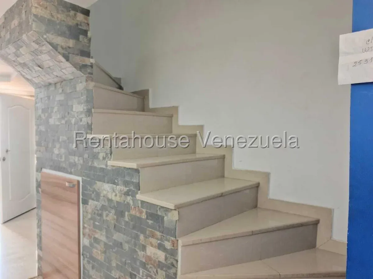 Townhouse Amoblado En VENTA En Camino De La Lagunita  - 11