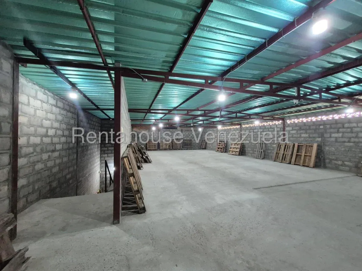 Galpón Comercial En Alquiler En Las Mercedes - 13
