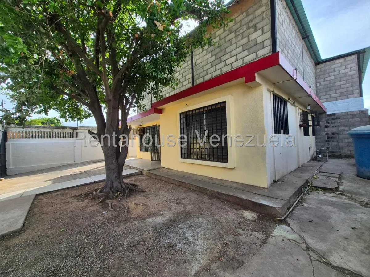 Galpón Comercial En Alquiler En Las Mercedes - 16