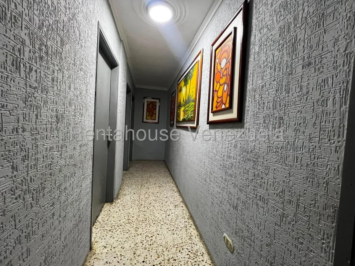 Apartamento Con Piscina En Venta En Av El Milagro  - 3