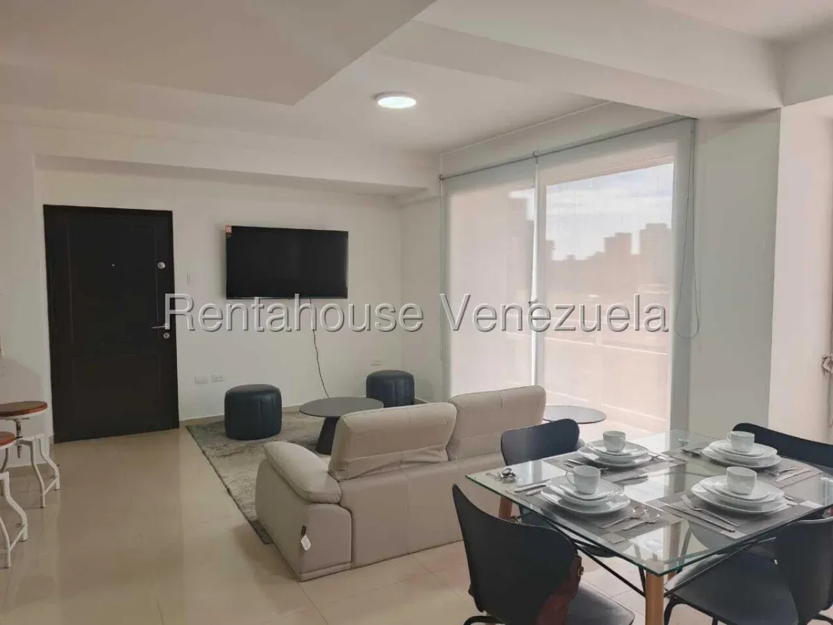 Apartamento Amoblado En Alquiler En La Lago 