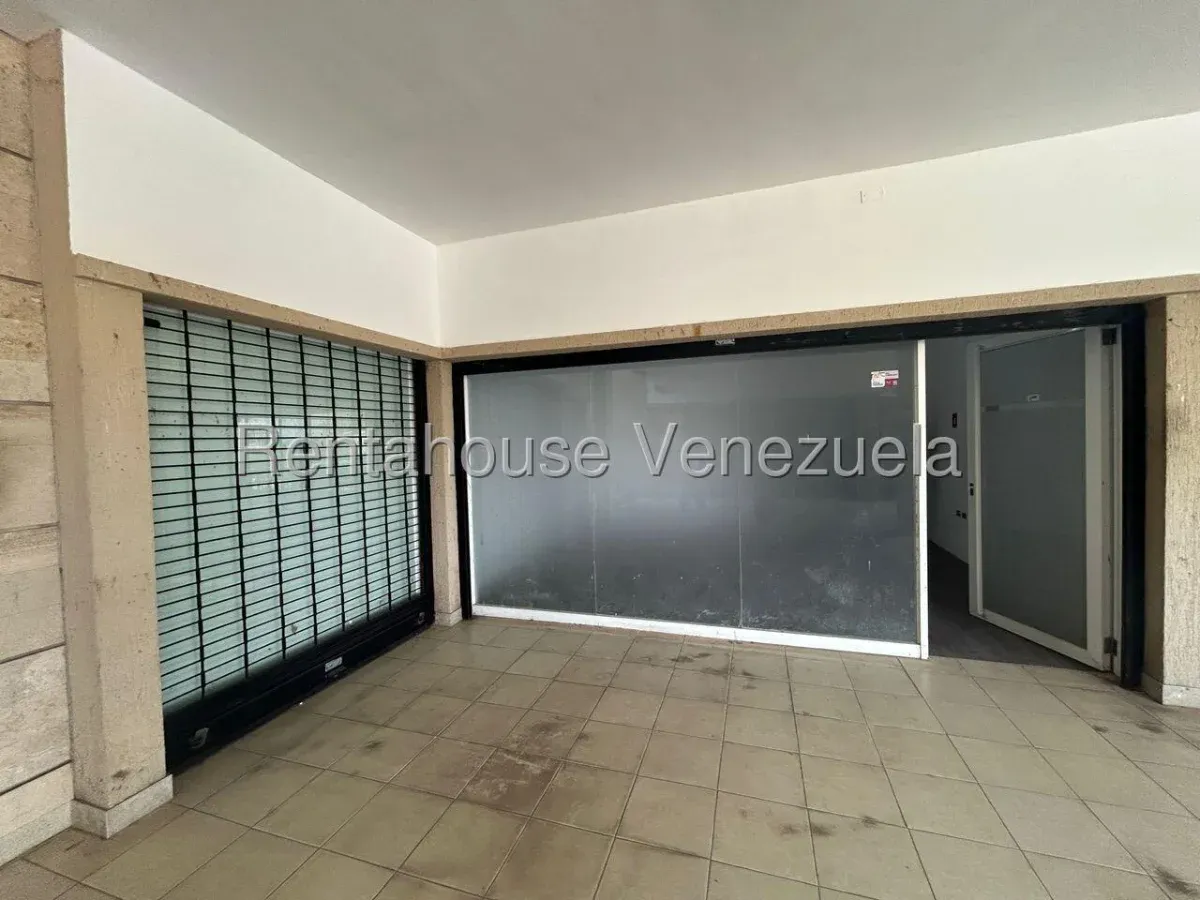 Local Comercial En ALQUILER En La Av Milagro Norte 