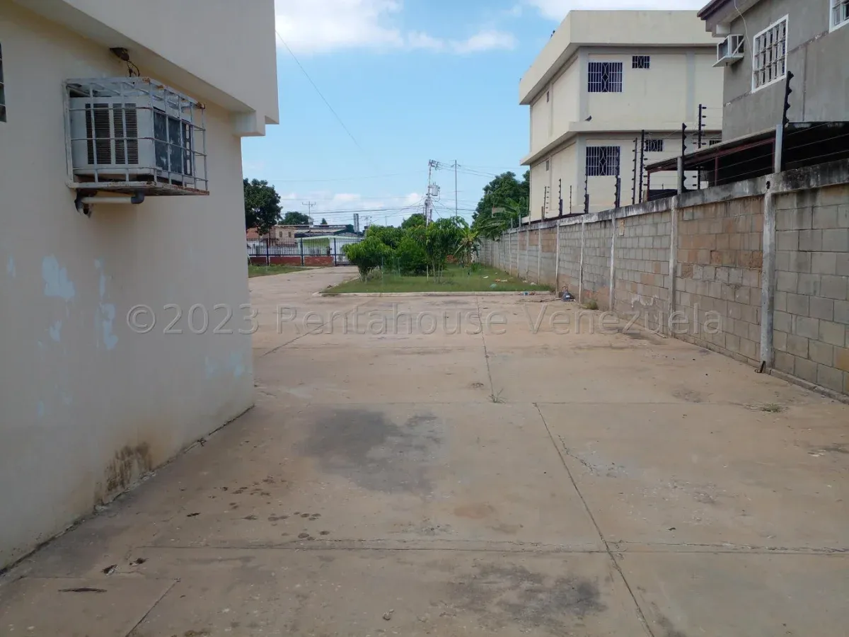 Amplio Local Comercial En Alquiler En El Barrio Los Olivos  - 3