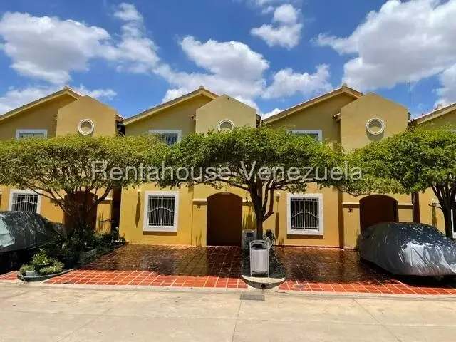 Townhouse En Venta En Zona Sur 