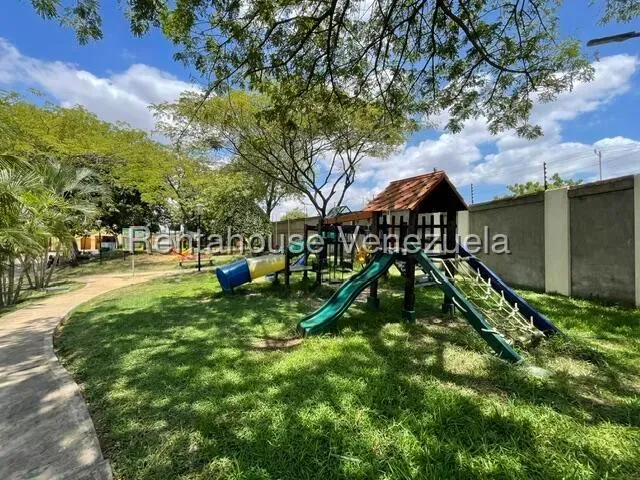 Townhouse En Venta En Zona Sur - 3