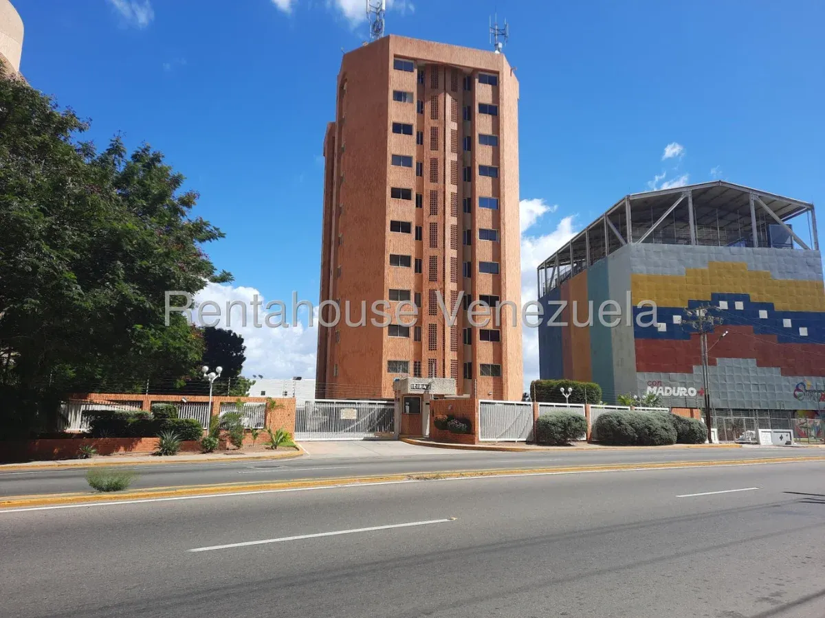 Apartamento Amoblado En ALQUILER En La Av El Milagro - 12