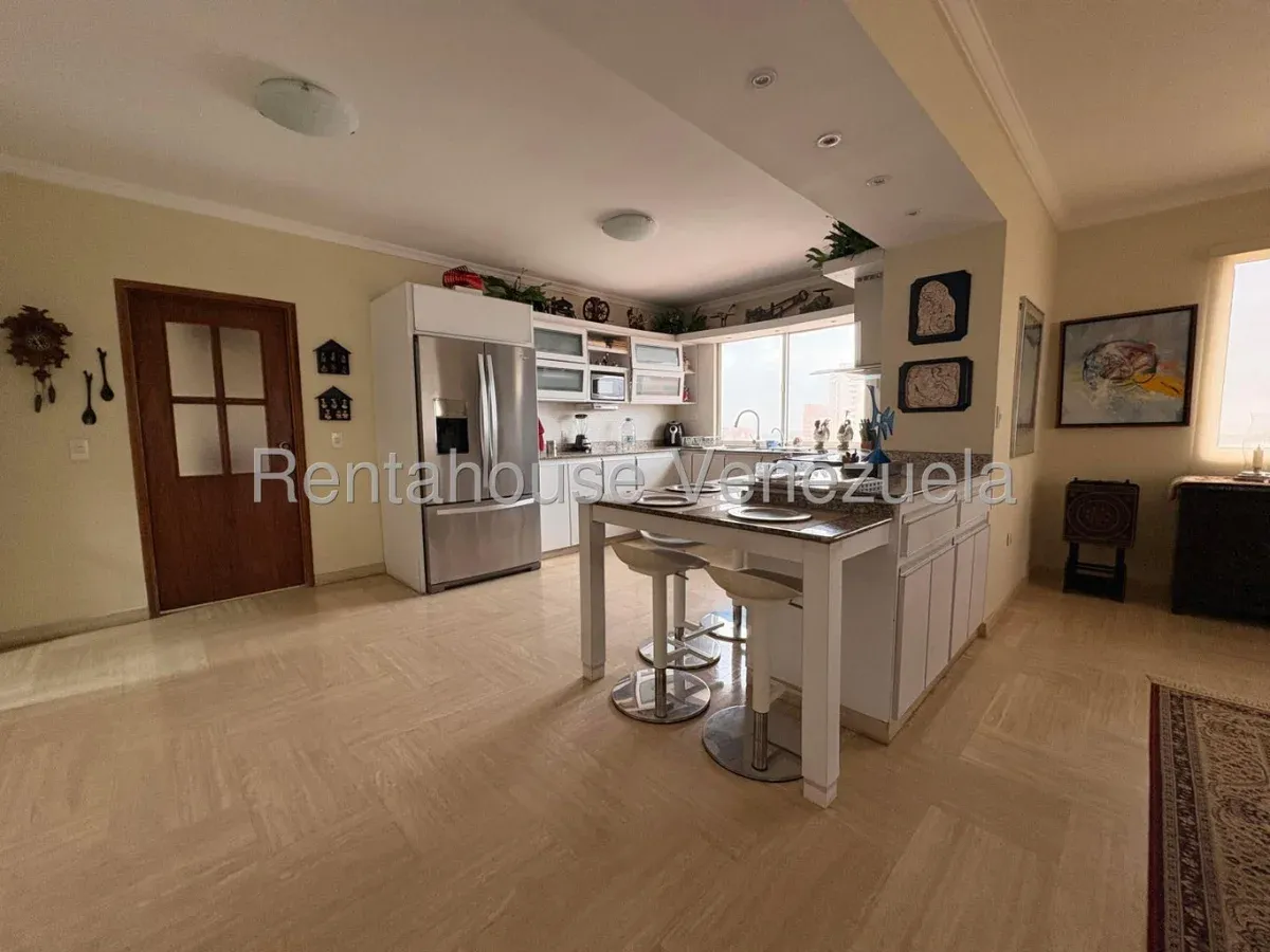 Apartamento Amoblado En Alquiler En La Av El Milagro  - 9