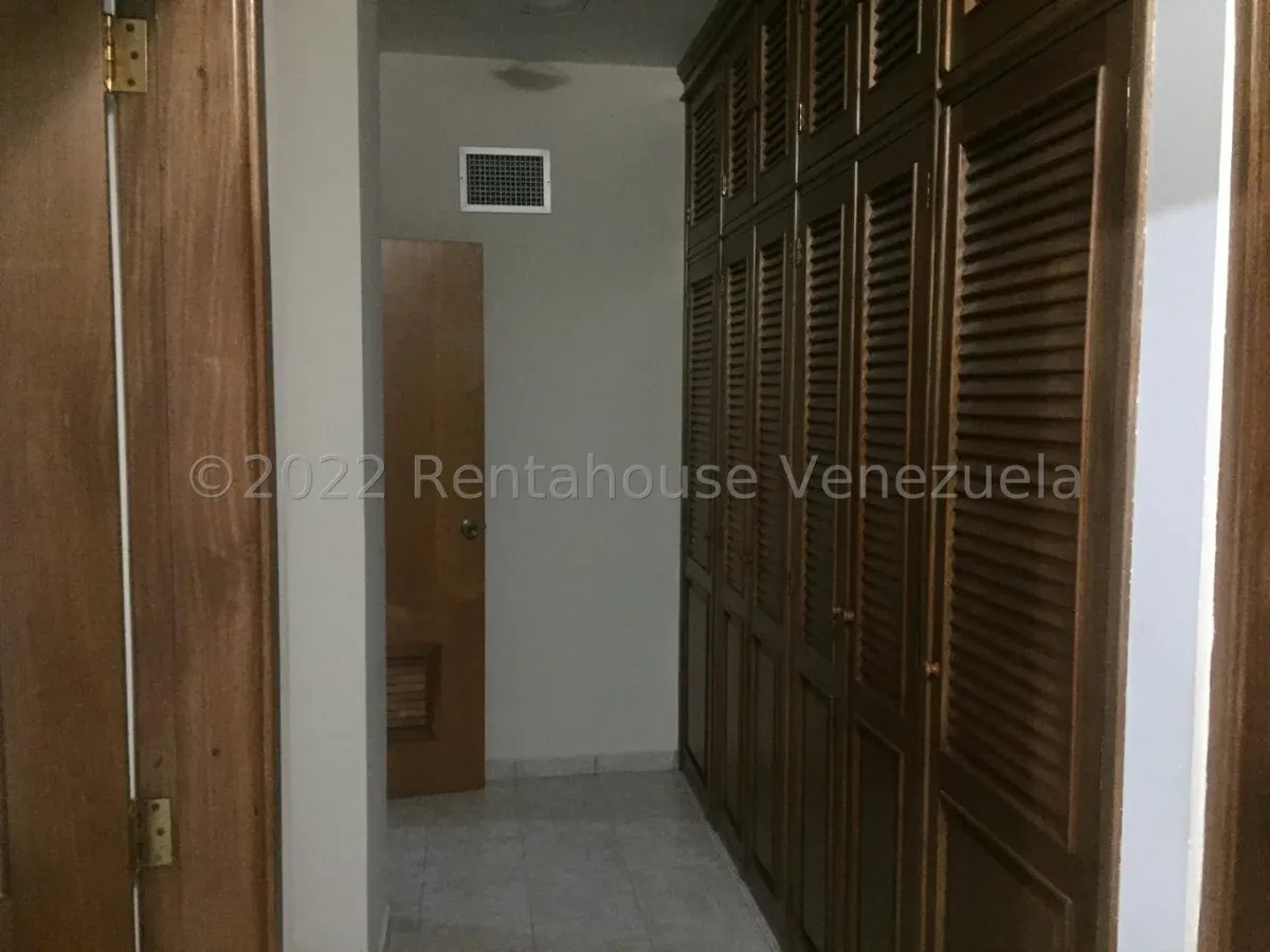 Apartamento Con Pozo Y Planta Eléctrica En Venta, Sector La Lago  - 12